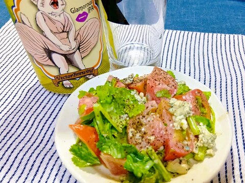 トマトとパクチーのサラダ ブルーチーズドレッシング